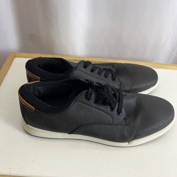 Robert David Black Low Top Casual Men’s Snikers Size 13 M Comfortable Matrix